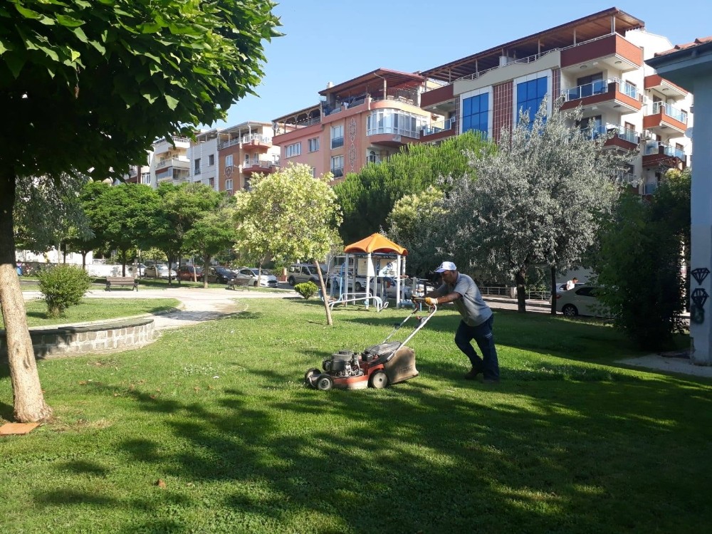 Yunusemre’de park ve bahçeler düzenleniyor 