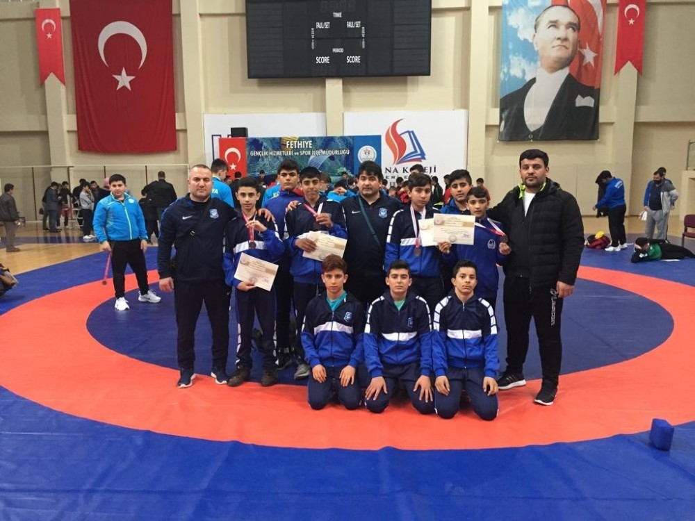 Yunusemreli güreşçiler Muğla’da madalyaları topladı 