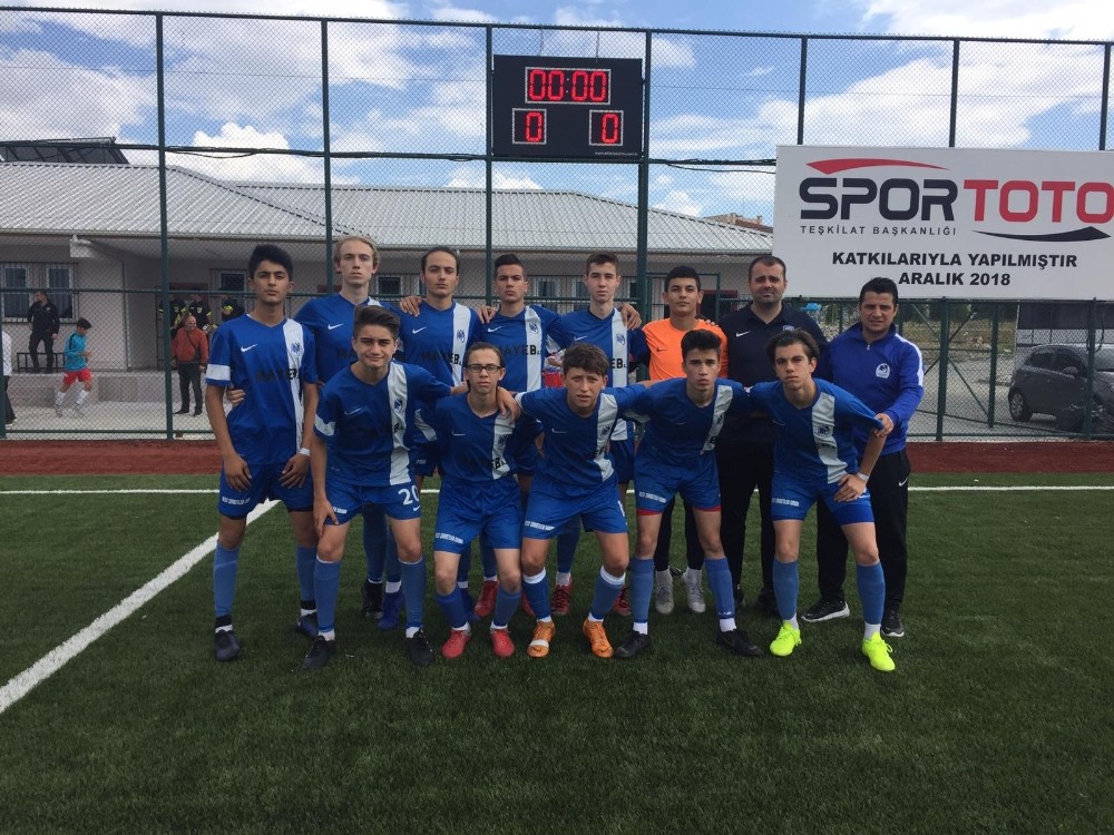 Yunusemreli küçük futbolcu süper lig ekiplerinin dikkatini çekti 