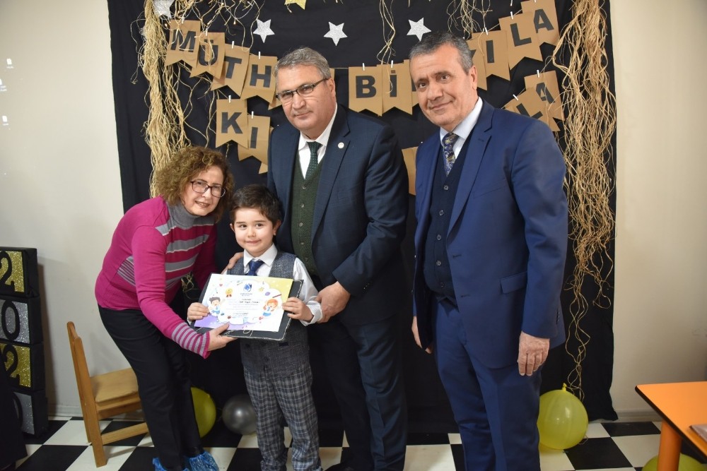 Yunusemreli minikler karne heyecanı yaşadı 