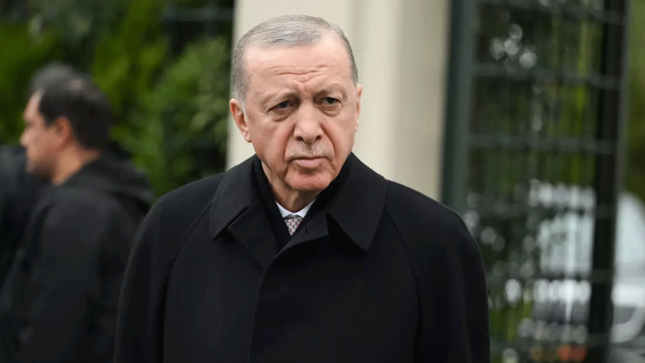 Yurda dönen Erdoğan cuma namazını İstanbul'da kıldı