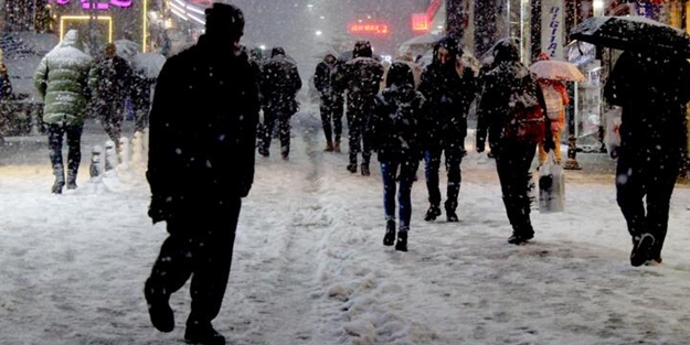 Yurt beyaza büründü: Jandarma camilerden anonslar yapıyor!