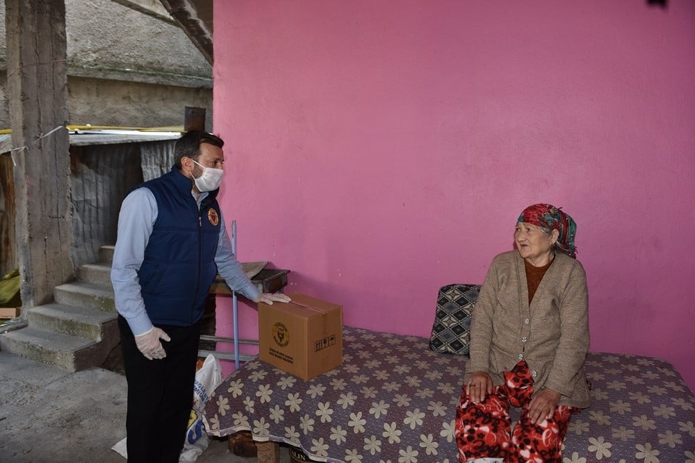 Yüreğir Belediyesinden selzedelere gıda desteği 