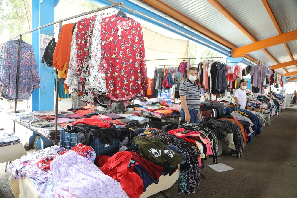 Yüreğir’de sosyete pazarları açıldı 