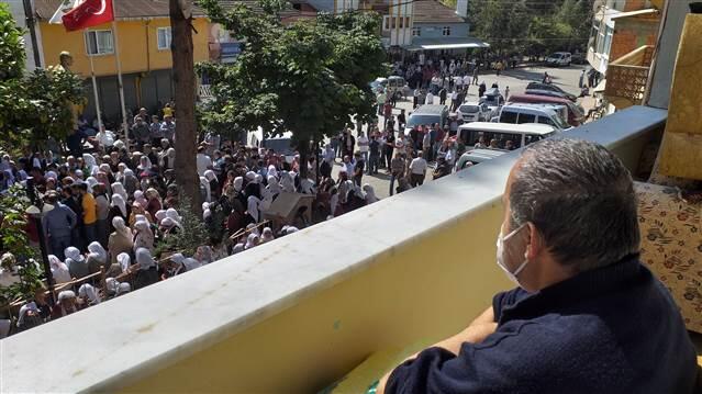 Yürek yakan ölüm! Böbreğini veren oğlunun tabutuna son kez baktı