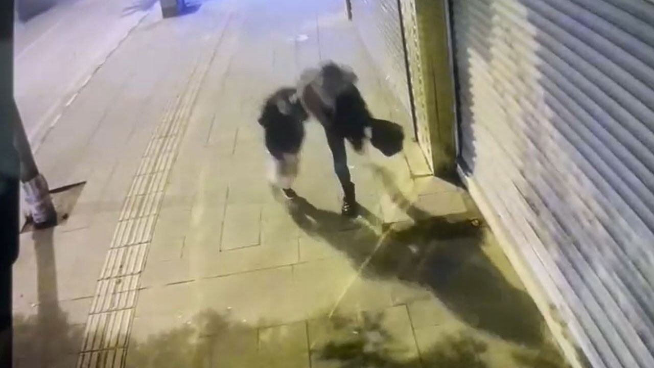 Yürekler ağızlara geldi! Anne ve kızı ölümden saniyelerle kurtuldu