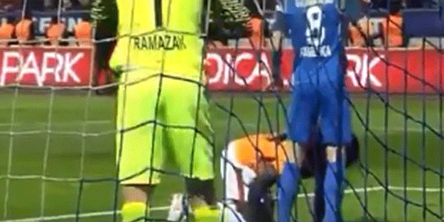 Yürekler ağza geldi! Yıldız futbolcu bir anda yere yığıldı