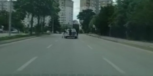 Trafikte yürekleri ağza getiren olay kamerada!