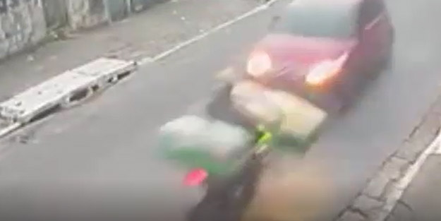 Yürekleri hoplatan kaza! Havaya uçtu yara almadan kurtuldu