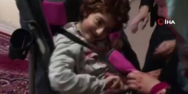 Yürekleri ısıtan görüntü! Hediye puset sayesinde 11 yıl sonra dışarıya çıktı