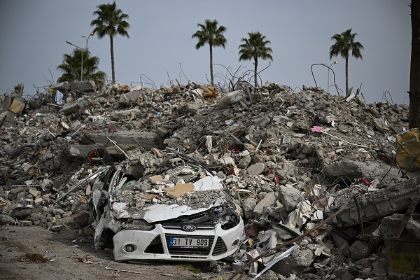 Yürekleri yakan manzara! Küçücük bir hatıra için