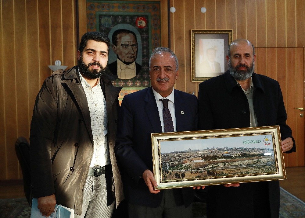 Yurt Dışı Filistinli Âlimler Derneği Başkanından Rektör Çomaklı’ya ziyaret 