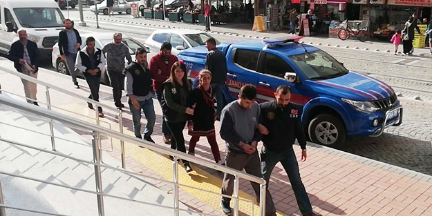 Yurt dışına kaçacaklardı! Operasyonla yakalandılar