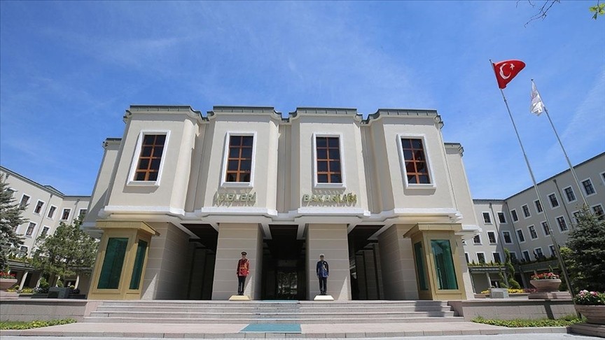 Yurt dışına kaçan 48 suçlu Türkiye’ye iade edildi! Aralarında kırmızı bültenle arananlar vardı