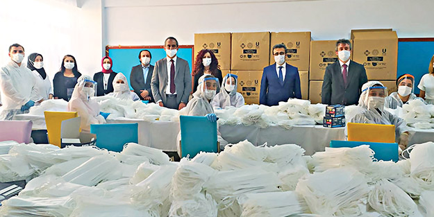 Meslek lisesi yurt dışına maske ihraç etti