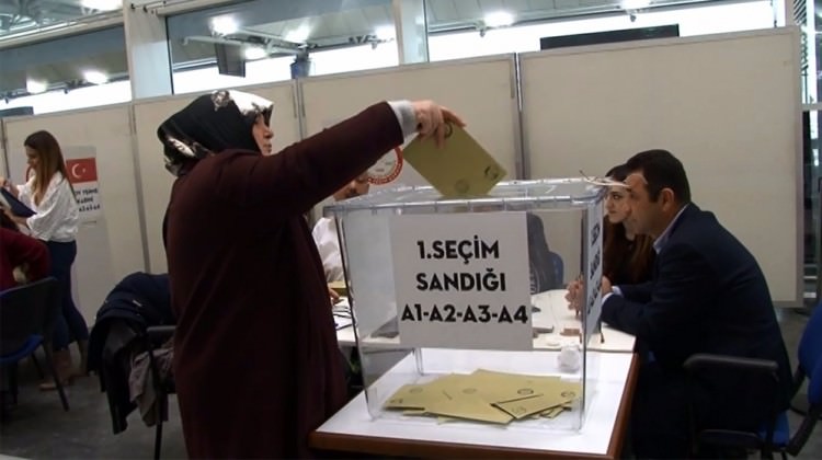Yurt dışında 522 bin seçmen oy kullandı