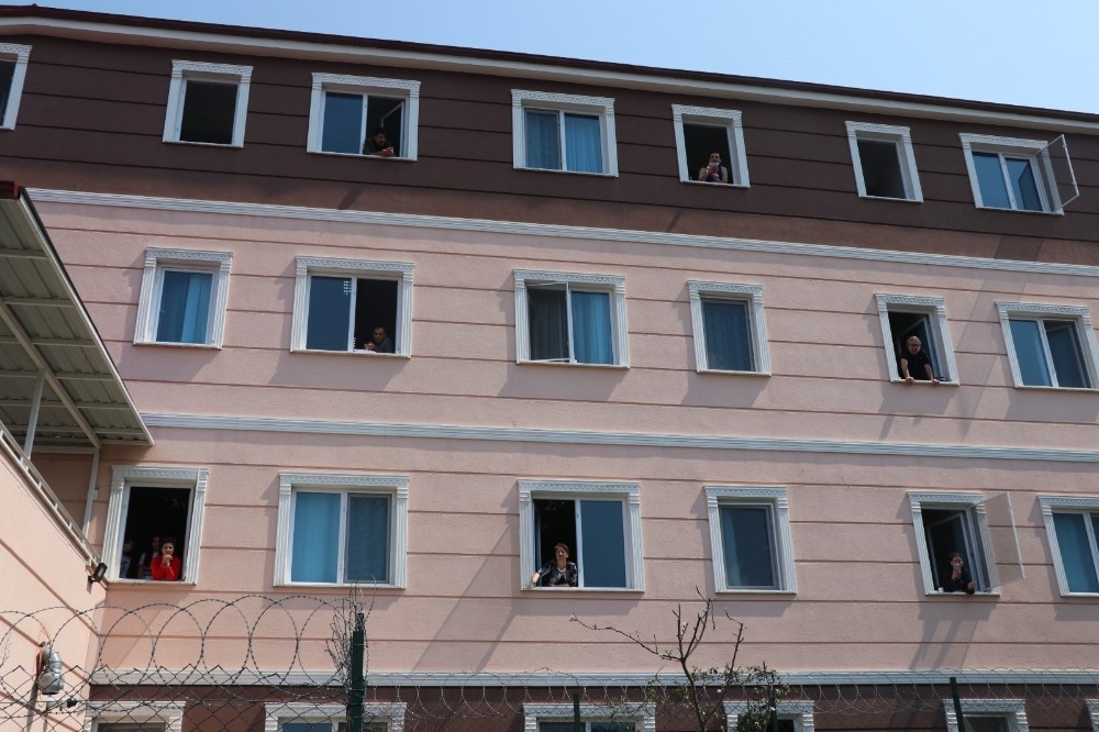 Yurt dışından gelen ve karantinada olan vatandaşlar ilgiden memnun 
