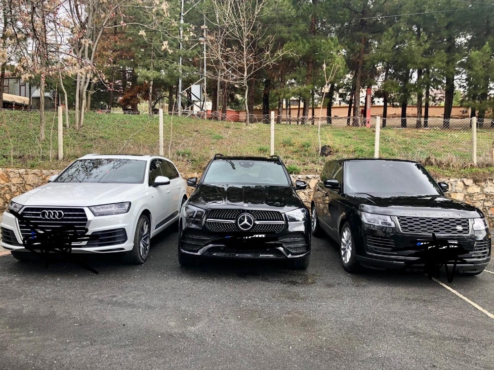 Yurt dışından sahte belgeyle lüks araç getiren çeteye operasyon 