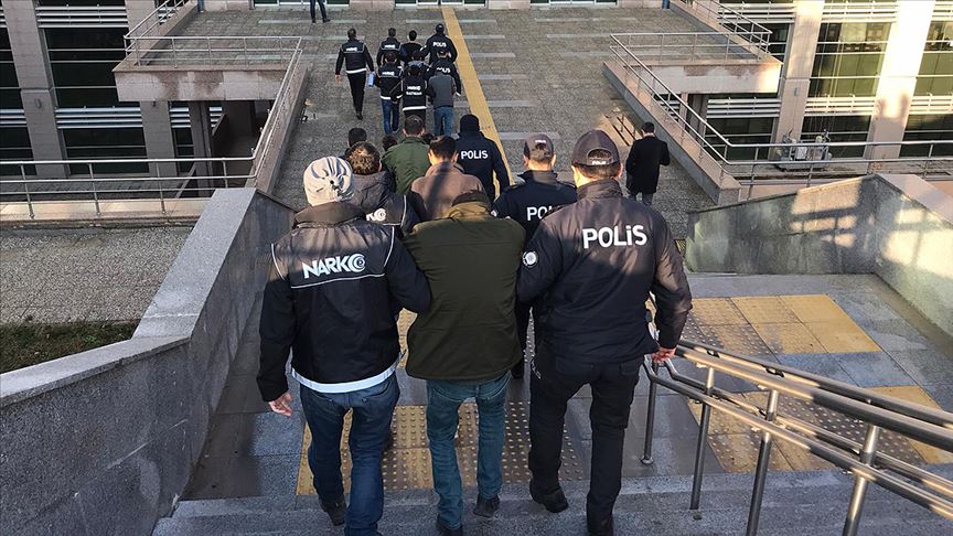 Yurt genelinde son bir haftadaki narkotik operasyonlarında 842 kişi yakalandı