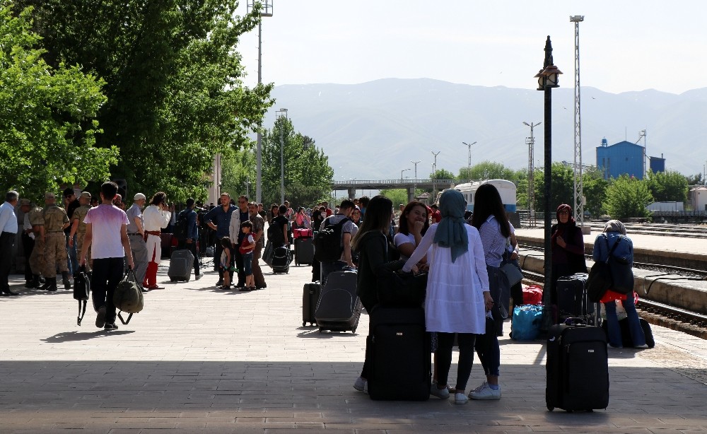 Yurt içinde ikamet eden 24 milyon 264 bin kişi seyahate çıktı 