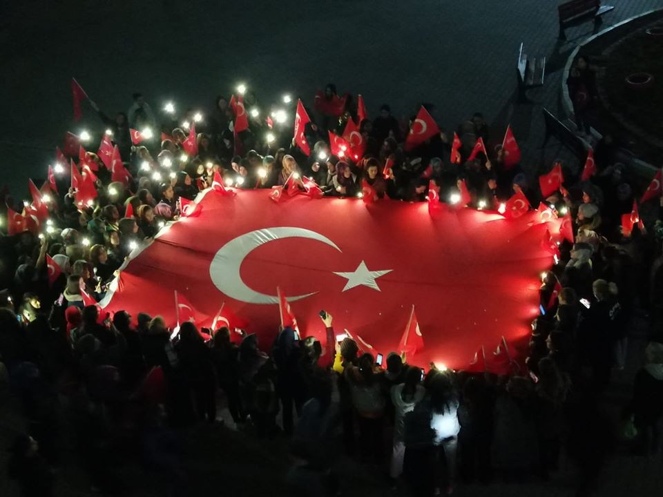 Yurtlarda kalan öğrencilerden Mehmetçiğe destek 