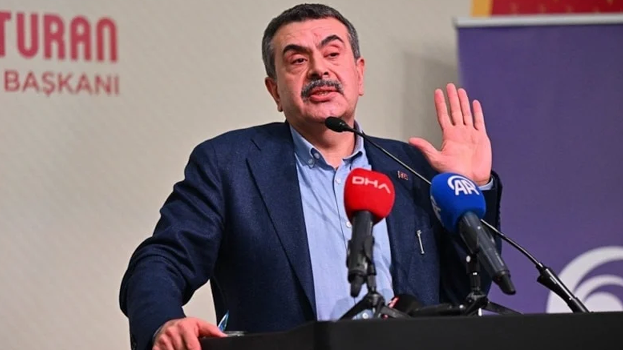 Yusuf Tekin, Ramazan etkinliklerini eleştiren mendeburlara ağzının payını böyle verdi!