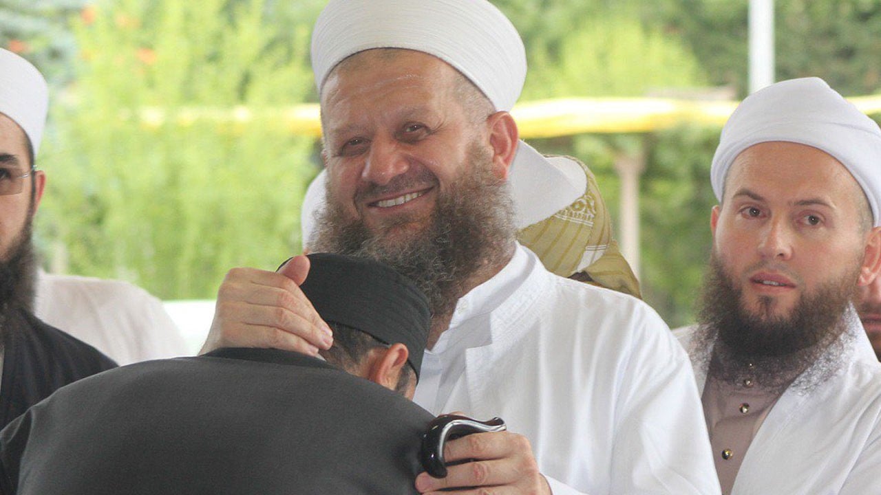 Akit'in gündemden düşürmediği hukuksuzlukta geri adım! Yusuf Ziya Gümüşel Hoca tahliye edildi