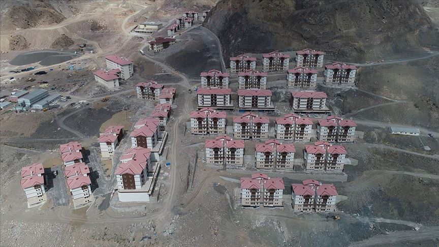 Yusufeli yeni yerinde yükseliyor