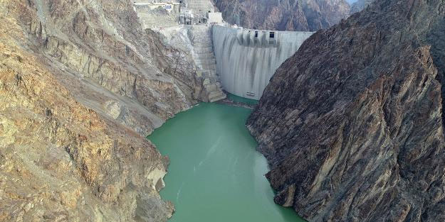 Yusufeli yükselmeye devam ediyor! Asma köprü de tarih oldu