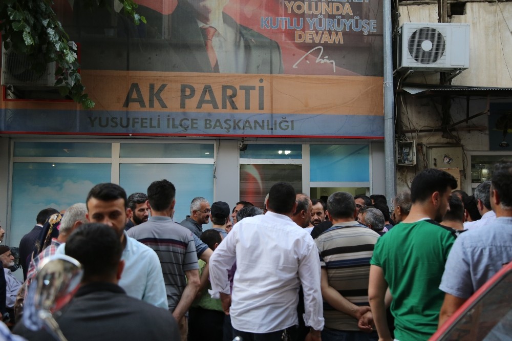 Yusufeli’de kazanan AK Partili Eyüp Aytekin oldu 