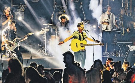 Paraları cukkalıyor! Ne yaptın sen Kenan Doğulu?