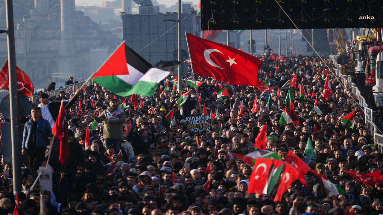 Yüz binler Filistin'e destek için Galata Köprüsü'nde buluştu Bilal Erdoğan'dan Mescid-i Aksa sözleri