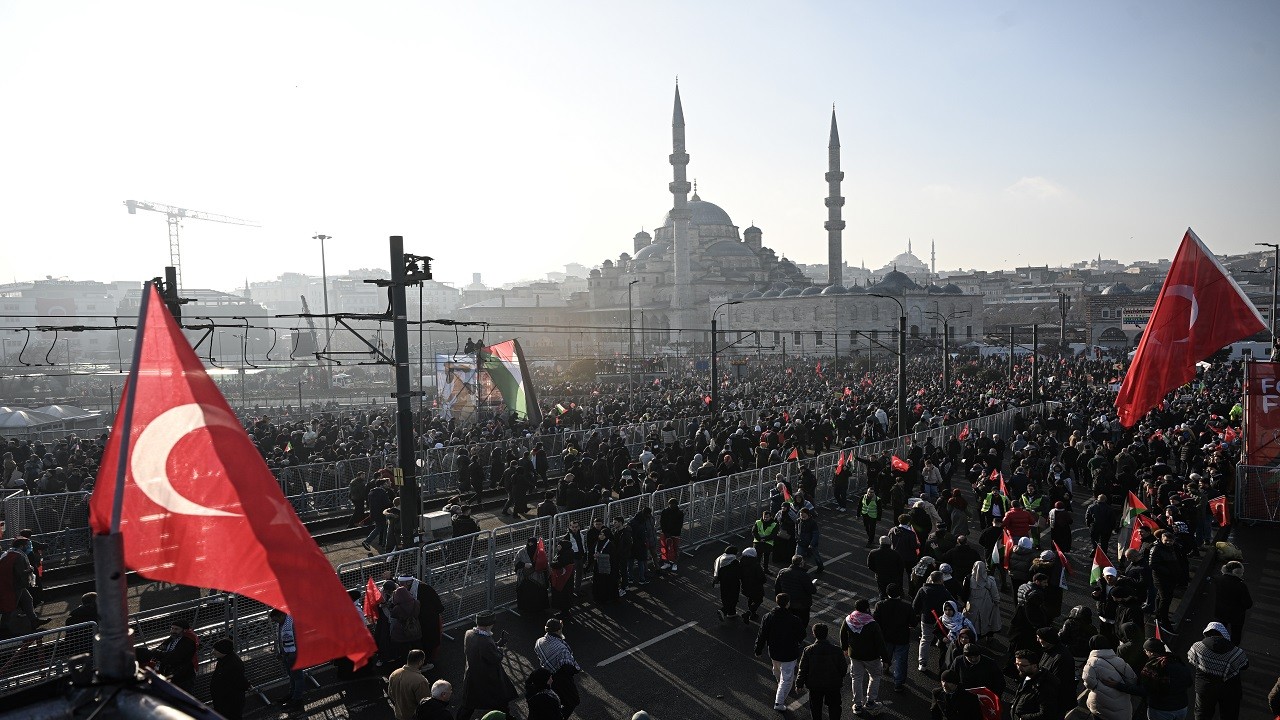 Yüz binler tek yürek oldu! Suriye'ye doğan güneş bir gün Gazze'ye de doğacak