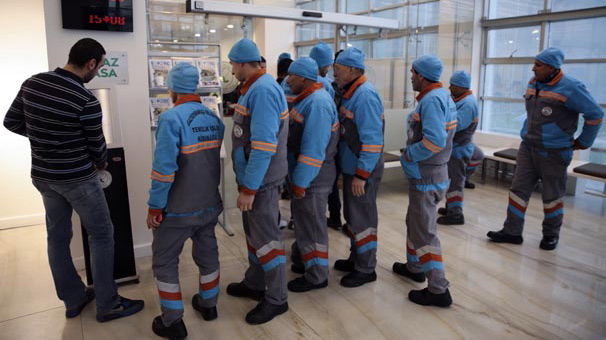 Yüz binlerce kişi başvurdu