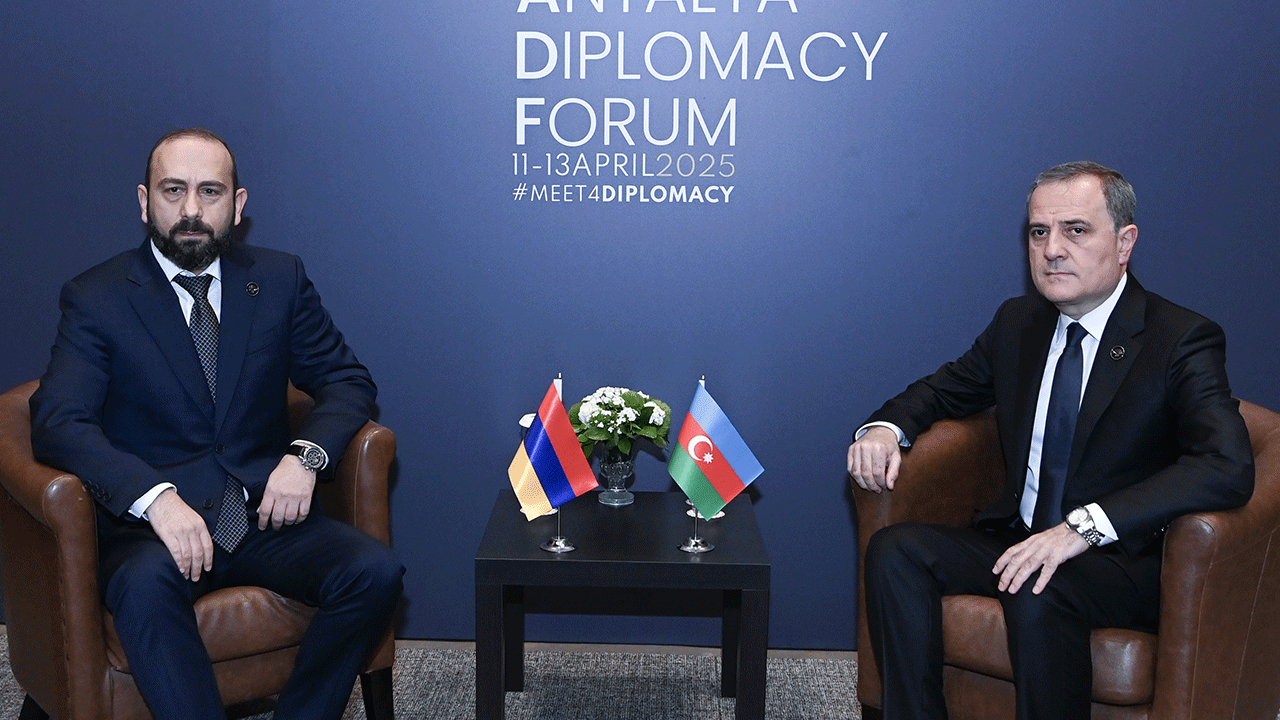 Yüz ifadeleri çok şey anlatıyor... Antalya'da görüştüler