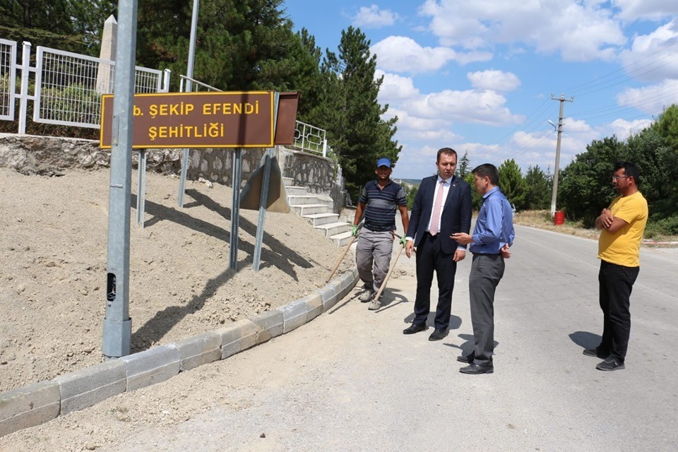 Yüzbaşı Şekip Efendi Şehitliği’nde bakım ve onarım çalışmaları 