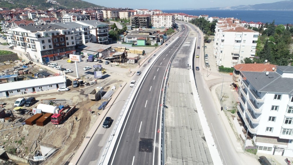 Yüzbaşılar köprülü kavşağı asfaltlanıyor 