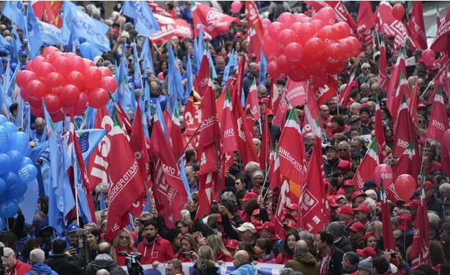 Yüzbinlerce İtalyan işçi genel grevde Meloni zorda