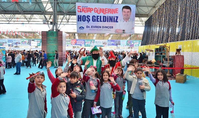 Yüzbinlerce kitap okuyucusuyla buluşuyor: Aksaray kitap günleri başladı