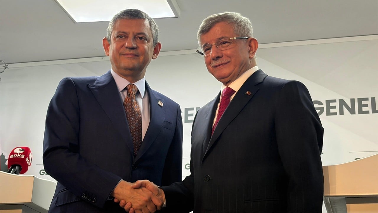 Yüzde 1’lik Davutoğlu’ndan Özel’e tüyolar Önce binasını devretti sonra akıl verdi!