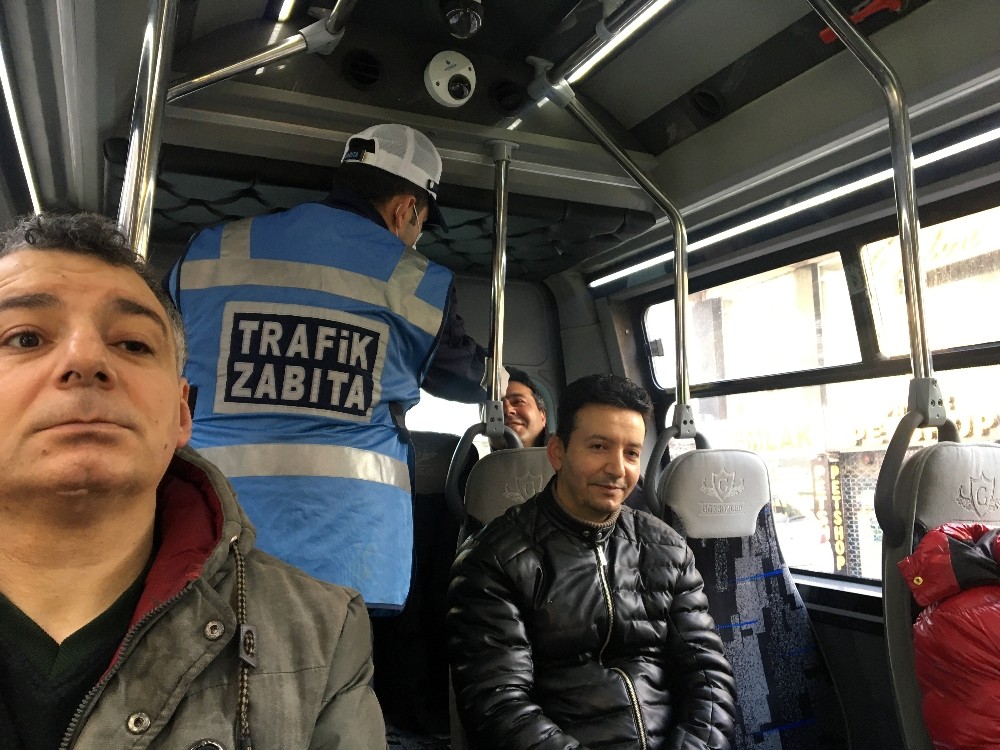 Yüzde 50 yolcu denetimi yapılan minibüste şaşkınlık oluşturan manzara 