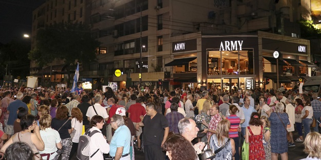 Yüzde 55 zammı duyan sokağa çıktı! Ülke ayakta