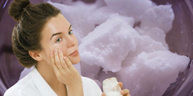 Yüzde leke, derin kırışıklık ne varsa silip atıyor! İnce çizgileri ütü gibi düzleştiriyor