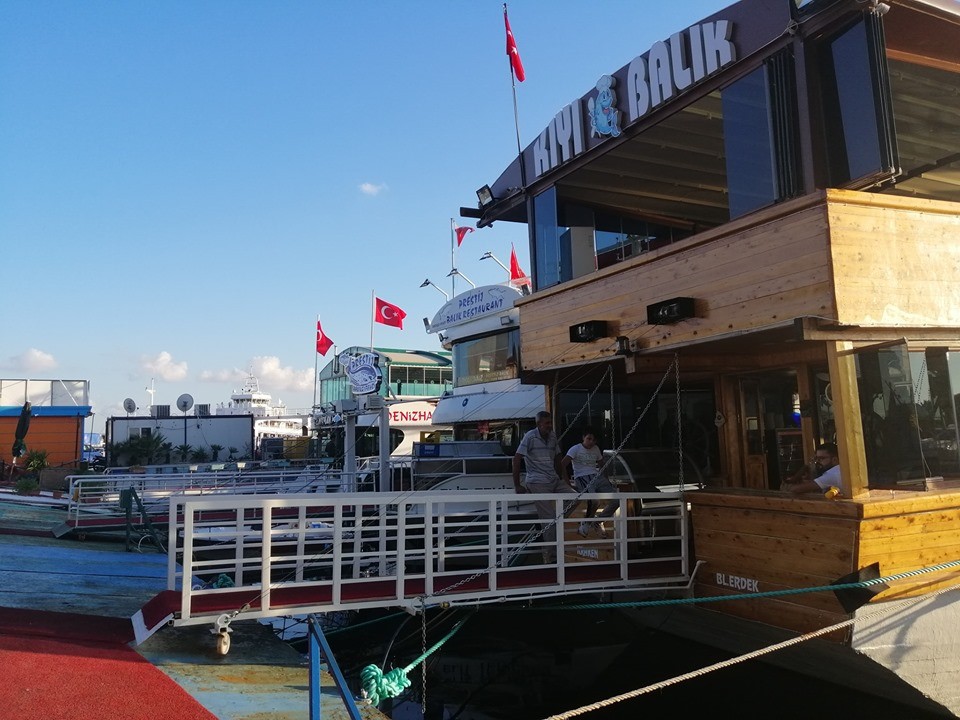 Yüzen restoranlara mahkemeden izin çıktı 
