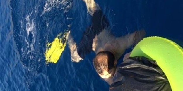 Yüzerek Meis Adası'na geçmeye çalıştı