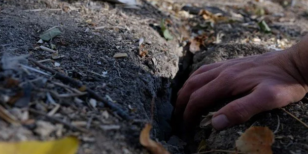 Yüzey yarıkları çoğalıyor! O isim obruk uyarısı yaptı: Oran düşük daha da düşecek! Beklenen son durum