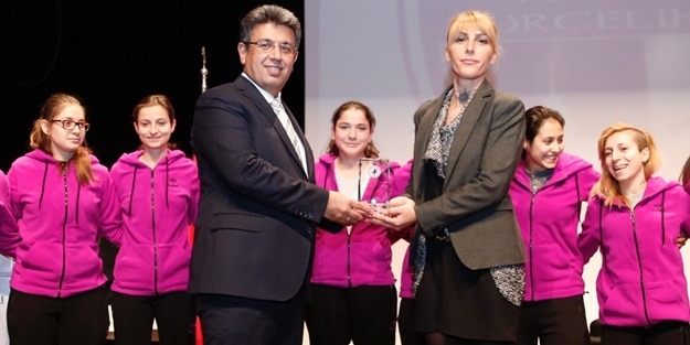 Yüzlerce amatör sporcu ödüllendirildi