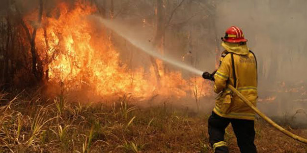 Yüzlerce ev kül oldu! Ülkede 3 aydır süren yangınlar söndürülemiyor