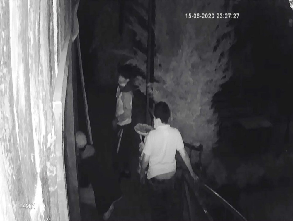 Yüzlerce gelinin hayalini çalmışlardı, iş yeri sahibi tarafından yakalandılar 