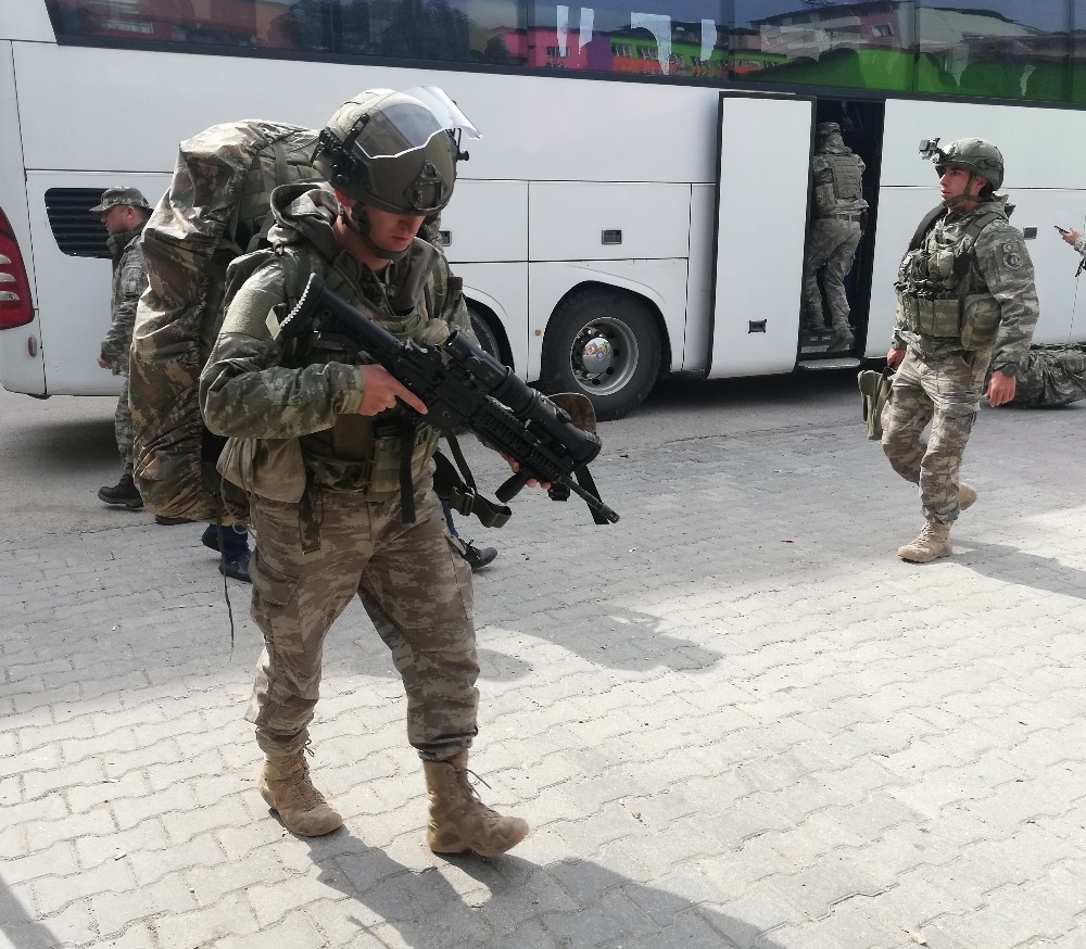 Yüzlerce komando sınıra gönderilmek üzere Hatay’da 